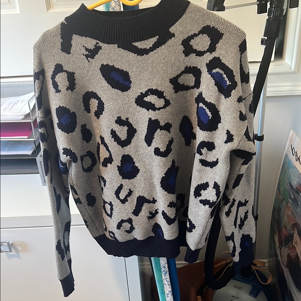 Leopard Print Crew Neck Sweater - Gray and Blue